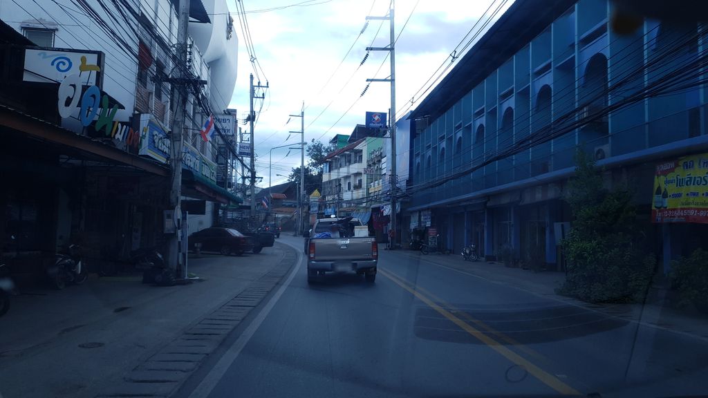 ภาพถนนตรงที่ อ้อนเบเกอรี่ ตั้งอยู่ ถ่ายโดย silamanee พ.ศ. 2561 (2018) · A street-level view of where อ้อนเบเกอรี่ · Onbekoeri stands, by silamanee in 2561 (2018)