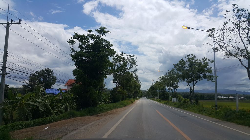 ภาพถนนตรงที่ ฮิมแกน ตั้งอยู่ ถ่ายโดย jrcarlsen พ.ศ. 2560 (2017) · A street-level view of where ฮิมแกน · Himkaen stands, by jrcarlsen in 2560 (2017)