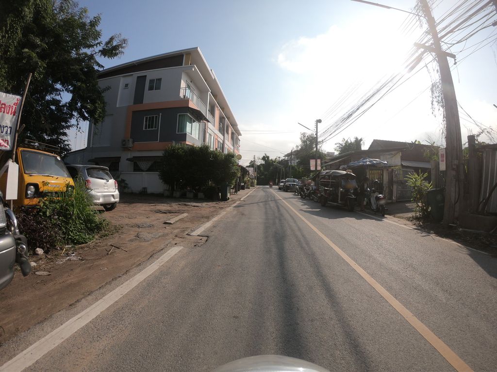 ภาพถนนตรงที่ PilatesPlusStudio ตั้งอยู่ ถ่ายโดย chanuwath_grab พ.ศ. 2562 (2019) · A street-level view of where PilatesPlusStudio stands, by chanuwath_grab in 2562 (2019)