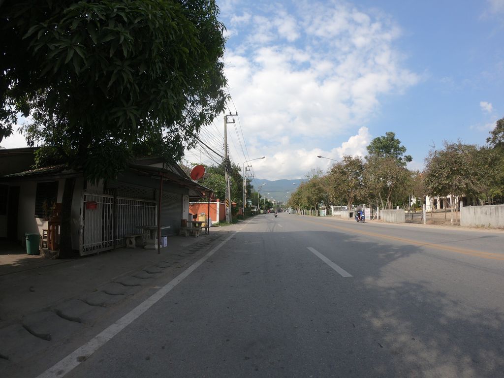 ภาพถนนตรงที่ ร้านแชร์ ตั้งอยู่ ถ่ายโดย chanuwath_grab พ.ศ. 2562 (2019) · A street-level view of where ร้านแชร์ · Ran Chae stands, by chanuwath_grab in 2562 (2019)