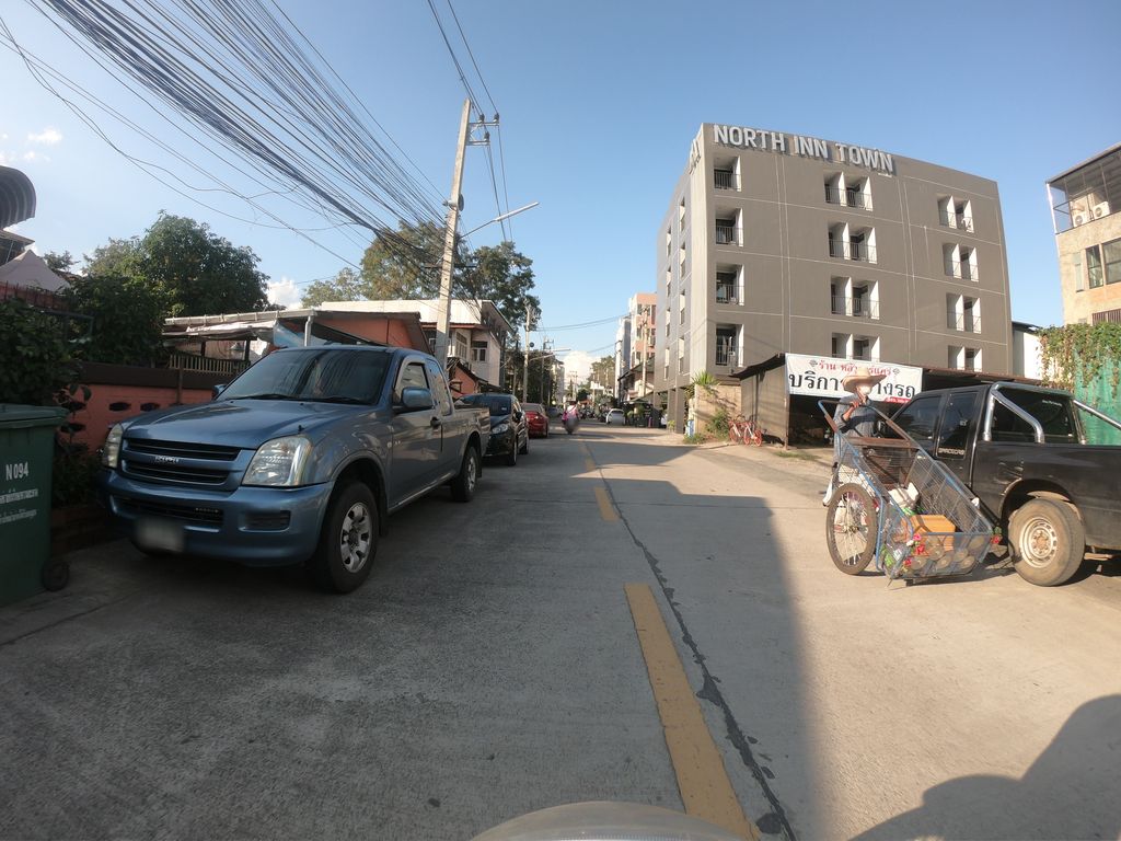 ภาพถนนตรงที่ หอพักคำเที่ยง"บ้านเรือนจันทร์" ใกล้ ม.ราชภัฏเชียงใหม่ ตั้งอยู่ ถ่ายโดย chanuwath_grab พ.ศ. 2562 (2019) · A street-level view of where หอพักคำเที่ยง"บ้านเรือนจันทร์" ใกล้ ม.ราชภัฏเชียงใหม่ · Khamthiang"ban Ruean Chan" Klai M.Ratchaphat Chiang Mai Dormitory stands, by chanuwath_grab in 2562 (2019)