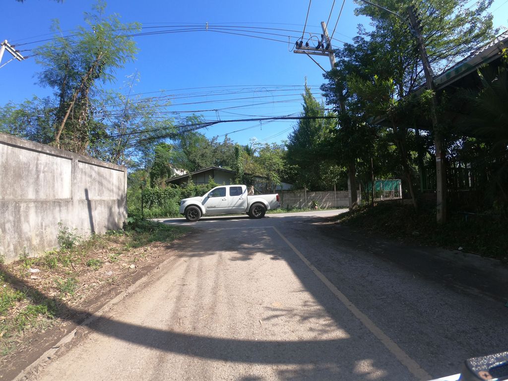 ภาพถนนตรงที่ ร้านมาหาhereบาร์ ตั้งอยู่ ถ่ายโดย chanuwath_grab พ.ศ. 2562 (2019) · A street-level view of where ร้านมาหาhereบาร์ stands, by chanuwath_grab in 2562 (2019)