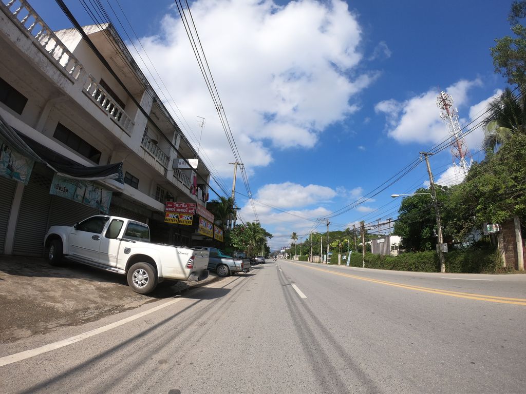 ภาพถนนตรงที่ J&T Home สาขาสันทราย ตั้งอยู่ ถ่ายโดย chanuwath_grab พ.ศ. 2562 (2019) · A street-level view of where J&T Home สาขาสันทราย stands, by chanuwath_grab in 2562 (2019)