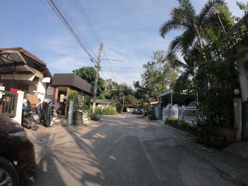 ภาพถนนตรงที่ Espresso Engineering ตั้งอยู่ ถ่ายโดย chanuwath_grab พ.ศ. 2562 (2019) · A street-level view of where Espresso Engineering stands, by chanuwath_grab in 2562 (2019)