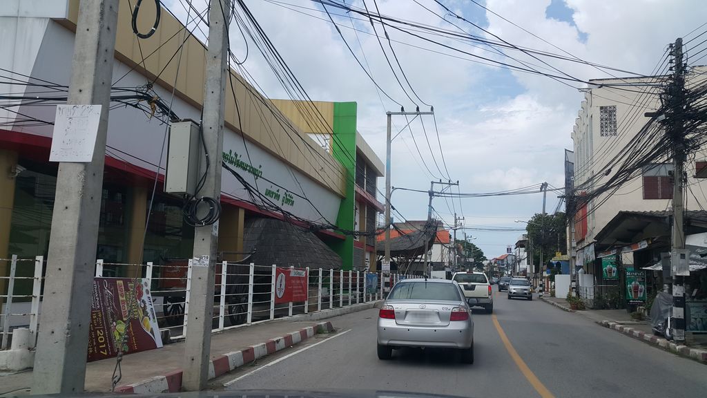 ภาพถนนตรงที่ บ้านคลองเเงะ ตั้งอยู่ ถ่ายโดย jrcarlsen พ.ศ. 2560 (2017) · A street-level view of where บ้านคลองเเงะ · Ban Khlong Nge stands, by jrcarlsen in 2560 (2017)