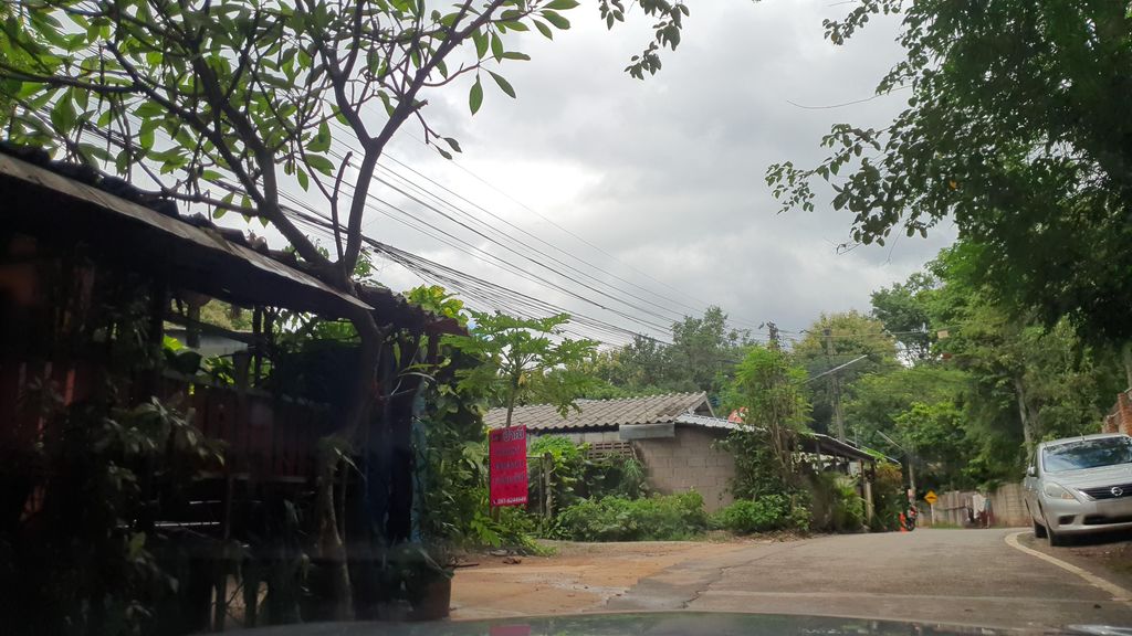 ภาพถนนตรงที่ The Teak Coffee ตั้งอยู่ ถ่ายโดย jrcarlsen พ.ศ. 2564 (2021) · A street-level view of where The Teak Coffee stands, by jrcarlsen in 2564 (2021)