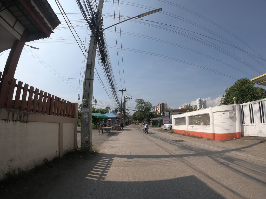 ภาพถนนตรงที่ Hidden Garage ตั้งอยู่ ถ่ายโดย chanuwath_grab พ.ศ. 2562 (2019) · A street-level view of where Hidden Garage stands, by chanuwath_grab in 2562 (2019)