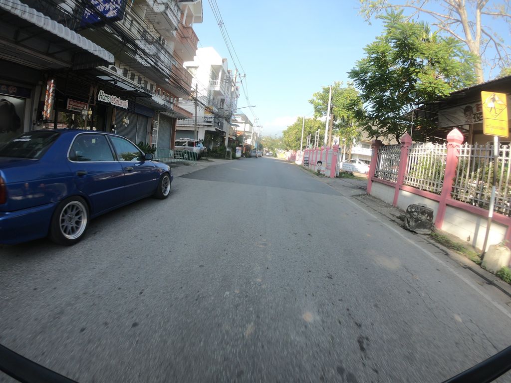 ภาพถนนตรงที่ High on pain ตั้งอยู่ ถ่ายโดย chanuwath_grab พ.ศ. 2562 (2019) · A street-level view of where High on pain stands, by chanuwath_grab in 2562 (2019)