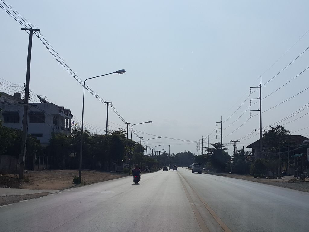 ภาพถนนตรงที่ มินทร์ณิชาพาณิชย์ ตั้งอยู่ ถ่ายโดย jrcarlsen พ.ศ. 2558 (2015) · A street-level view of where มินทร์ณิชาพาณิชย์ · Min Nicha Phanit stands, by jrcarlsen in 2558 (2015)