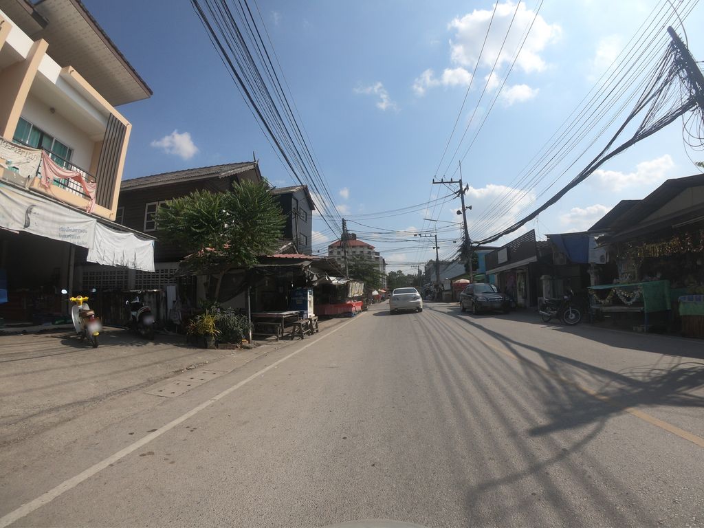 ภาพถนนตรงที่ Aoy beauty and spa ตั้งอยู่ ถ่ายโดย chanuwath_grab พ.ศ. 2562 (2019) · A street-level view of where Aoy beauty and spa stands, by chanuwath_grab in 2562 (2019)