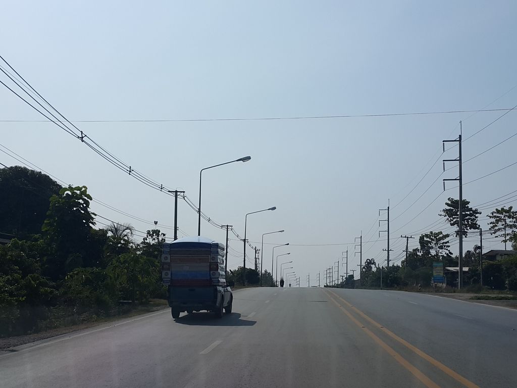 ภาพถนนตรงที่ บ้านในสวน ตั้งอยู่ ถ่ายโดย jrcarlsen พ.ศ. 2558 (2015) · A street-level view of where บ้านในสวน · Ban Naisuan stands, by jrcarlsen in 2558 (2015)