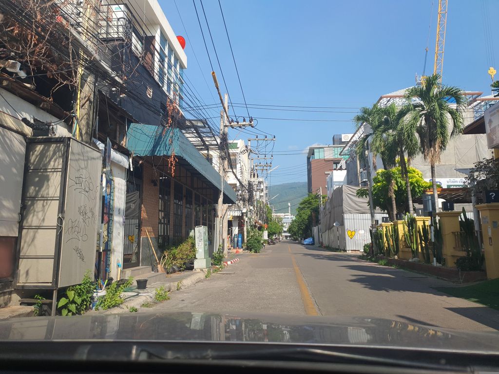 ภาพถนนตรงที่ BiaBa (ร้านกัญชาเบียบ้า) Dispensary Flagship Store 大麻店 ตั้งอยู่ ถ่ายโดย jrcarlsen พ.ศ. 2566 (2023) · A street-level view of where BiaBa (ร้านกัญชาเบียบ้า) Dispensary Flagship Store 大麻店 stands, by jrcarlsen in 2566 (2023)