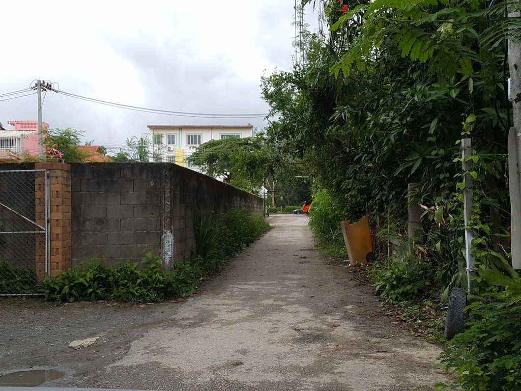ภาพถนนตรงที่ Lanna Telecom and Network ตั้งอยู่ ถ่ายโดย jrcarlsen พ.ศ. 2558 (2015) · A street-level view of where Lanna Telecom and Network stands, by jrcarlsen in 2558 (2015)
