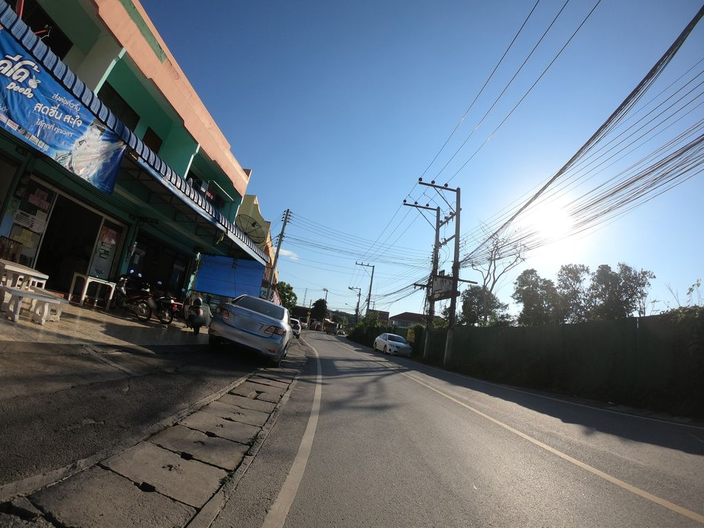 ภาพถนนตรงที่ Beauty Nails by Luknam ตั้งอยู่ ถ่ายโดย chanuwath_grab พ.ศ. 2562 (2019) · A street-level view of where Beauty Nails by Luknam stands, by chanuwath_grab in 2562 (2019)