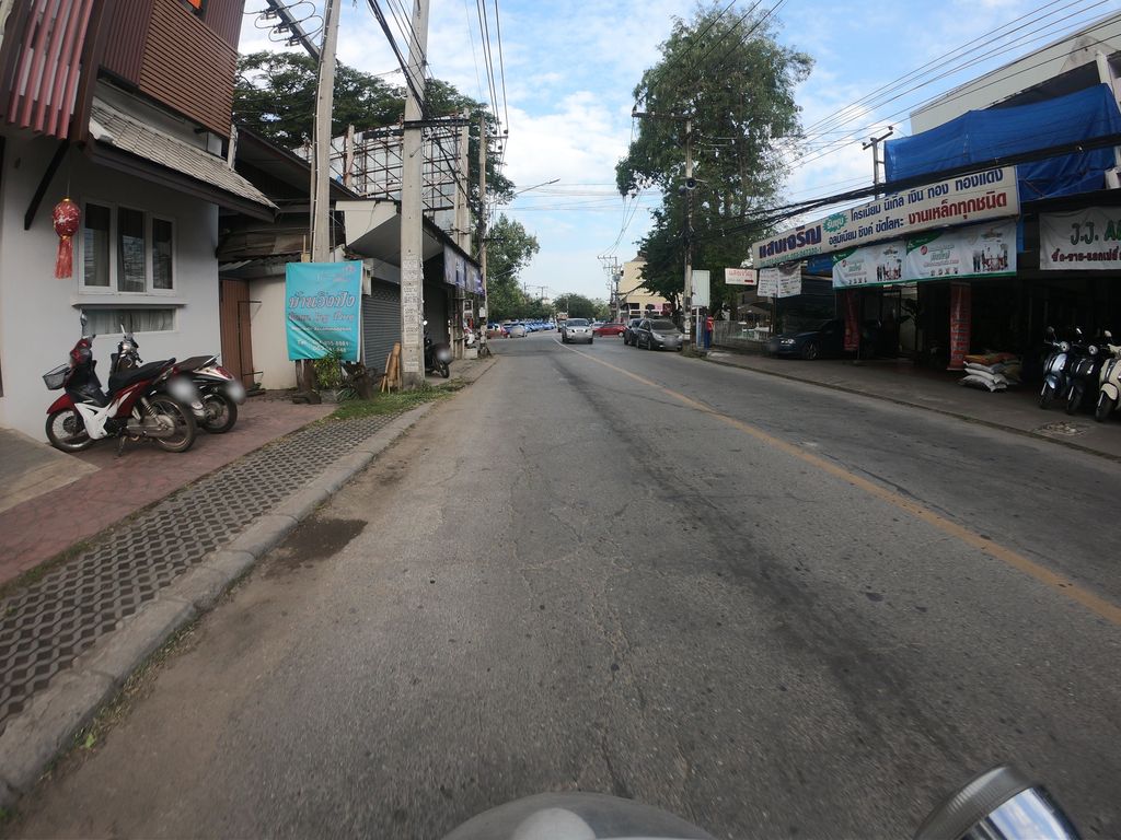 ภาพถนนตรงที่ Aof_tech ตั้งอยู่ ถ่ายโดย chanuwath_grab พ.ศ. 2562 (2019) · A street-level view of where Aof_tech stands, by chanuwath_grab in 2562 (2019)