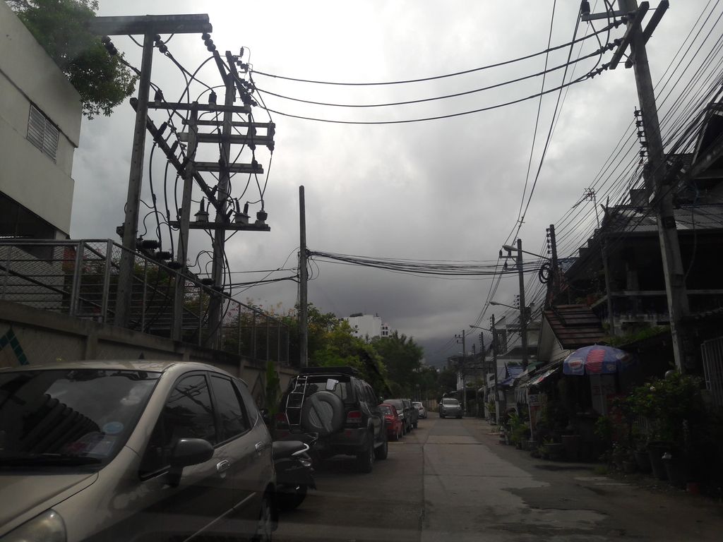 ภาพถนนตรงที่ Janrada Massage ตั้งอยู่ ถ่ายโดย superbate พ.ศ. 2561 (2018) · A street-level view of where Janrada Massage stands, by superbate in 2561 (2018)