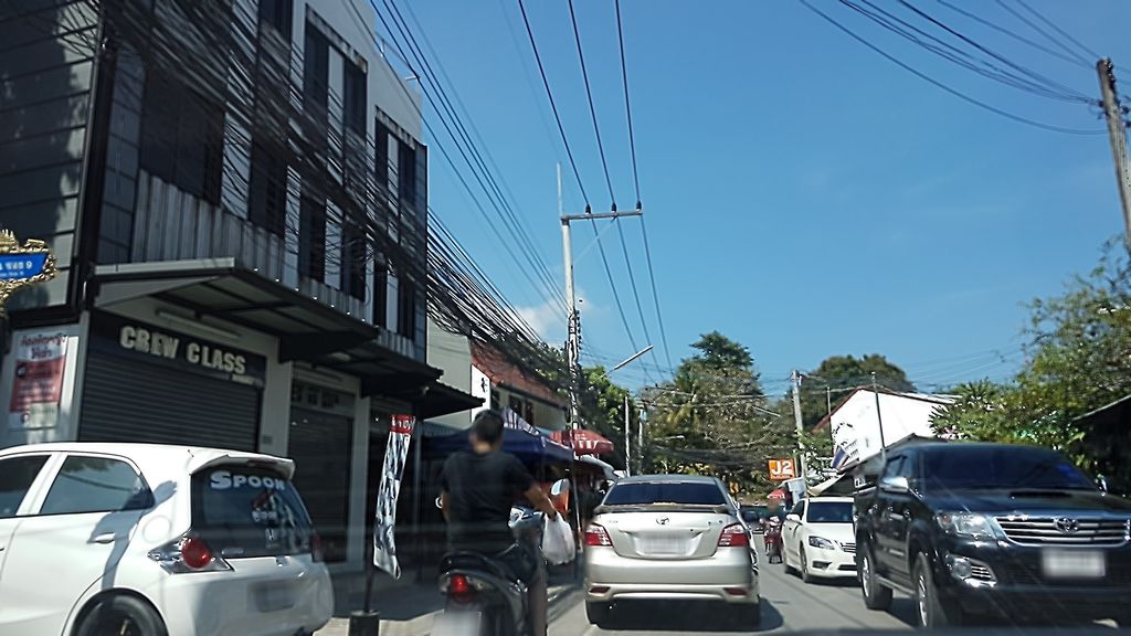 ภาพถนนตรงที่ Goodly Beauty&Treatment นวดหน้า กดสิว ทรีทเม้นท์หน้าใส เชียงใหม่ ตั้งอยู่ ถ่ายโดย ekkarin พ.ศ. 2559 (2016) · A street-level view of where Goodly Beauty&Treatment นวดหน้า กดสิว ทรีทเม้นท์หน้าใส เชียงใหม่ stands, by ekkarin in 2559 (2016)