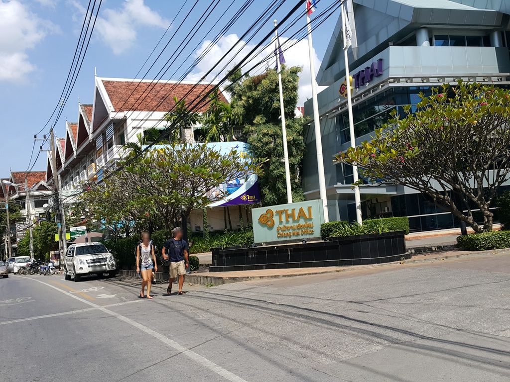 ภาพถนนตรงที่ Pixels Studio CNX ตั้งอยู่ ถ่ายโดย jrcarlsen พ.ศ. 2558 (2015) · A street-level view of where Pixels Studio CNX stands, by jrcarlsen in 2558 (2015)