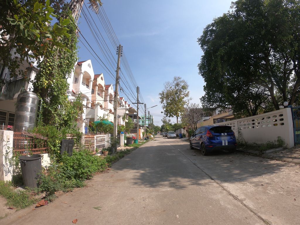 ภาพถนนตรงที่ Mv Chiangmai Baptist Church ตั้งอยู่ ถ่ายโดย chanuwath_grab พ.ศ. 2562 (2019) · A street-level view of where Mv Chiangmai Baptist Church stands, by chanuwath_grab in 2562 (2019)