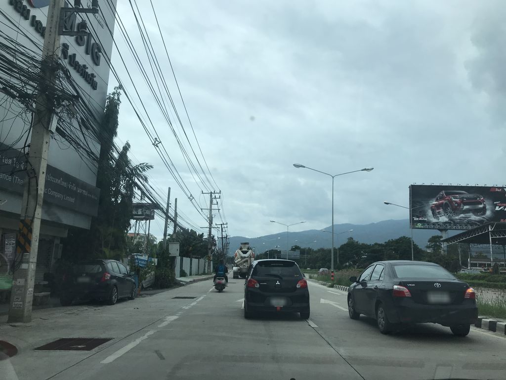 ภาพถนนตรงที่ FK GARAGE ตั้งอยู่ ถ่ายโดย prasert พ.ศ. 2561 (2018) · A street-level view of where FK GARAGE stands, by prasert in 2561 (2018)
