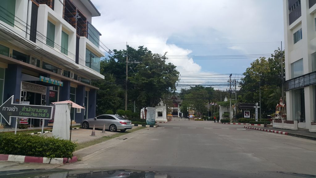 ภาพถนนตรงที่ ร้านทำผมเชียงใหม่ ตั้งอยู่ ถ่ายโดย jrcarlsen พ.ศ. 2559 (2016) · A street-level view of where ร้านทำผมเชียงใหม่ · Ran Thamphom Chiang Mai stands, by jrcarlsen in 2559 (2016)