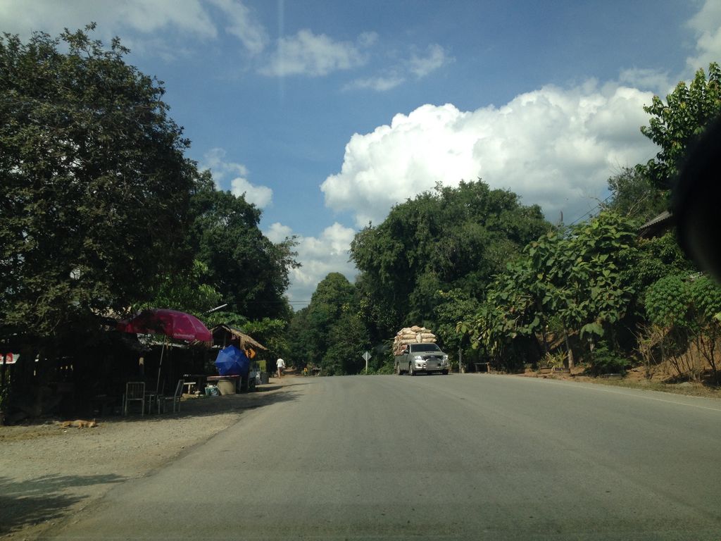 ภาพถนนตรงที่ บ้านกลางดอยรีสอรท์ Baanchomdoiresort Hongdongอ.หางดง เชียงใหม่ ตั้งอยู่ ถ่ายโดย jimwatana พ.ศ. 2558 (2015) · A street-level view of where บ้านกลางดอยรีสอรท์ Baanchomdoiresort Hongdongอ.หางดง เชียงใหม่ stands, by jimwatana in 2558 (2015)