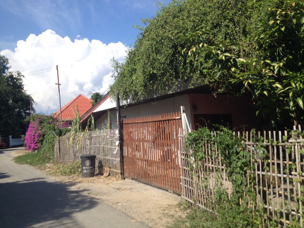 ภาพถนนตรงที่ เทศบาลตำบลบ้านแหวน ตั้งอยู่ ถ่ายโดย jimwatana พ.ศ. 2558 (2015) · A street-level view of where เทศบาลตำบลบ้านแหวน · Tambon Ban Waen Municipality stands, by jimwatana in 2558 (2015)
