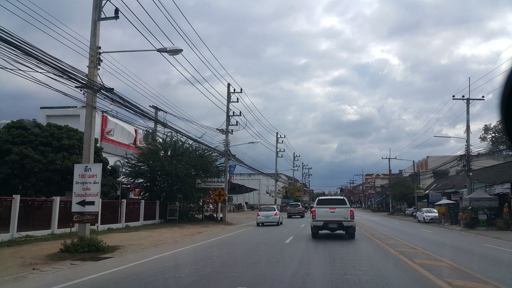 ภาพถนนตรงที่ Sher's Cafe ตั้งอยู่ ถ่ายโดย jrcarlsen พ.ศ. 2561 (2018) · A street-level view of where Sher's Cafe stands, by jrcarlsen in 2561 (2018)