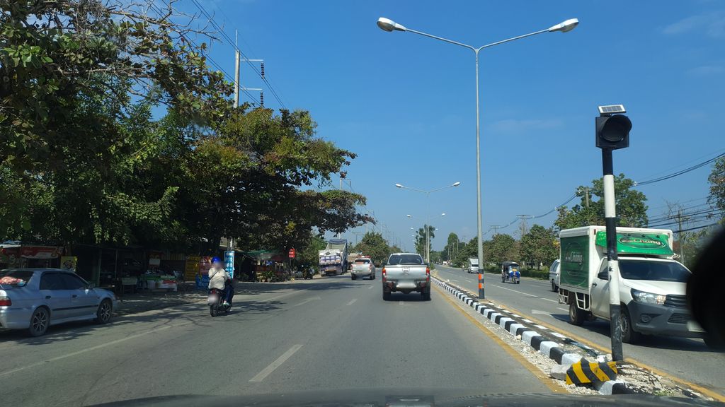 ภาพถนนตรงที่ ร้านฉันทนาค้าปลีก ตั้งอยู่ ถ่ายโดย jrcarlsen พ.ศ. 2562 (2019) · A street-level view of where ร้านฉันทนาค้าปลีก · Ran Chan Thana Khaplik stands, by jrcarlsen in 2562 (2019)