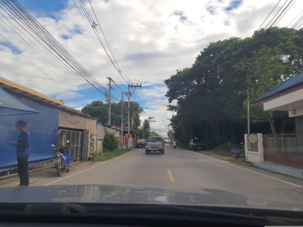 ภาพถนนตรงที่ ส้มตำธาตุพนม ตั้งอยู่ ถ่ายโดย jrcarlsen พ.ศ. 2566 (2023) · A street-level view of where ส้มตำธาตุพนม · Som Tam That Phanom stands, by jrcarlsen in 2566 (2023)