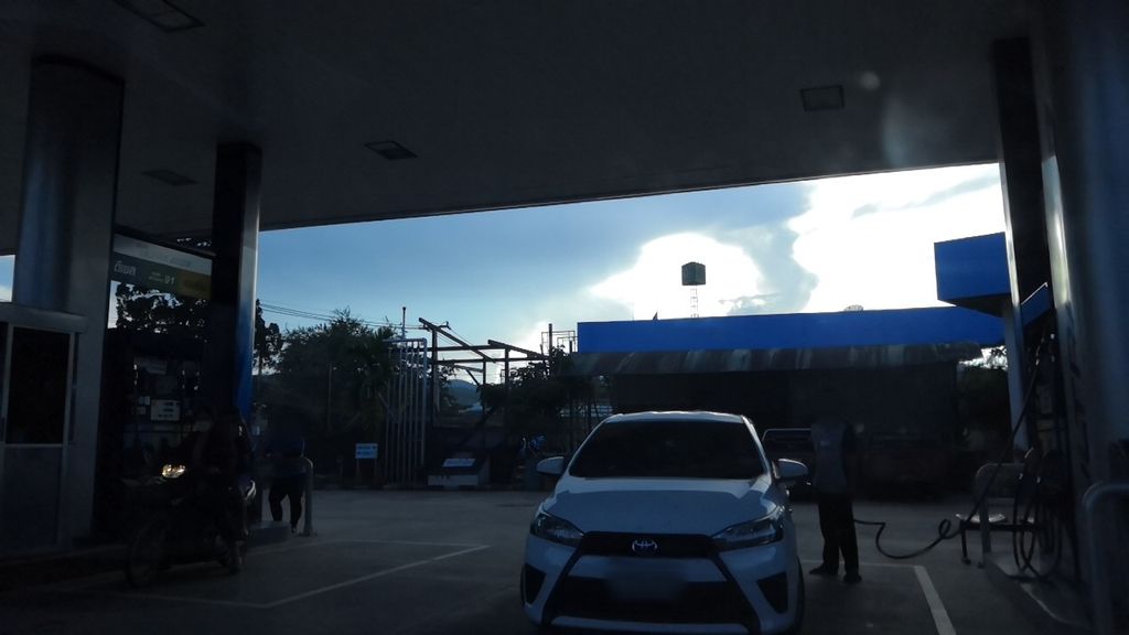 ภาพถนนตรงที่ ปตท ตั้งอยู่ ถ่ายโดย charlesano พ.ศ. 2561 (2018) · A street-level view of where ปตท · PTT stands, by charlesano in 2561 (2018)