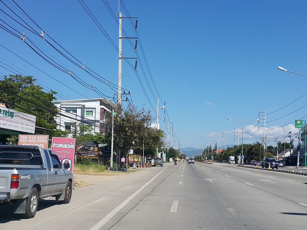ภาพถนนตรงที่ ป้ายไวนิล สติ๊กเกอร์ - ทีเอ็ม ดีไซน์ เชียงใหม่ ตั้งอยู่ ถ่ายโดย jrcarlsen พ.ศ. 2558 (2015) · A street-level view of where ป้ายไวนิล สติ๊กเกอร์ - ทีเอ็ม ดีไซน์ เชียงใหม่ · Paiwainin Sticker - Thiem Design Chiang Mai stands, by jrcarlsen in 2558 (2015)