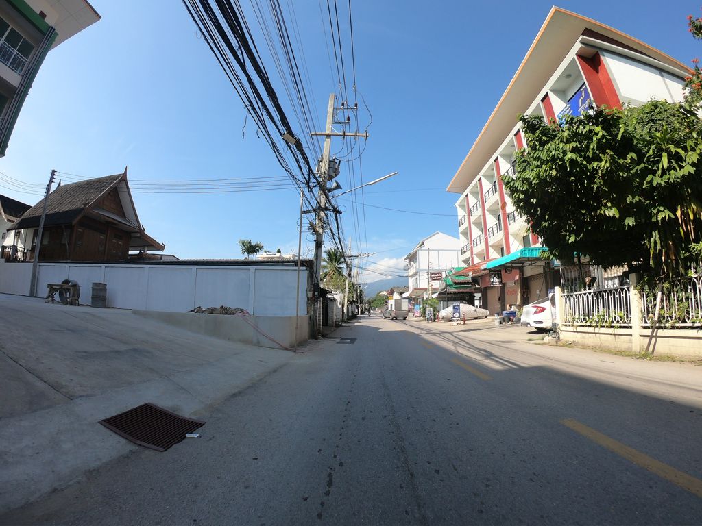 ภาพถนนตรงที่ กะเพราตาหนวด ตั้งอยู่ ถ่ายโดย chanuwath_grab พ.ศ. 2562 (2019) · A street-level view of where กะเพราตาหนวด · Kaphraotanuat stands, by chanuwath_grab in 2562 (2019)