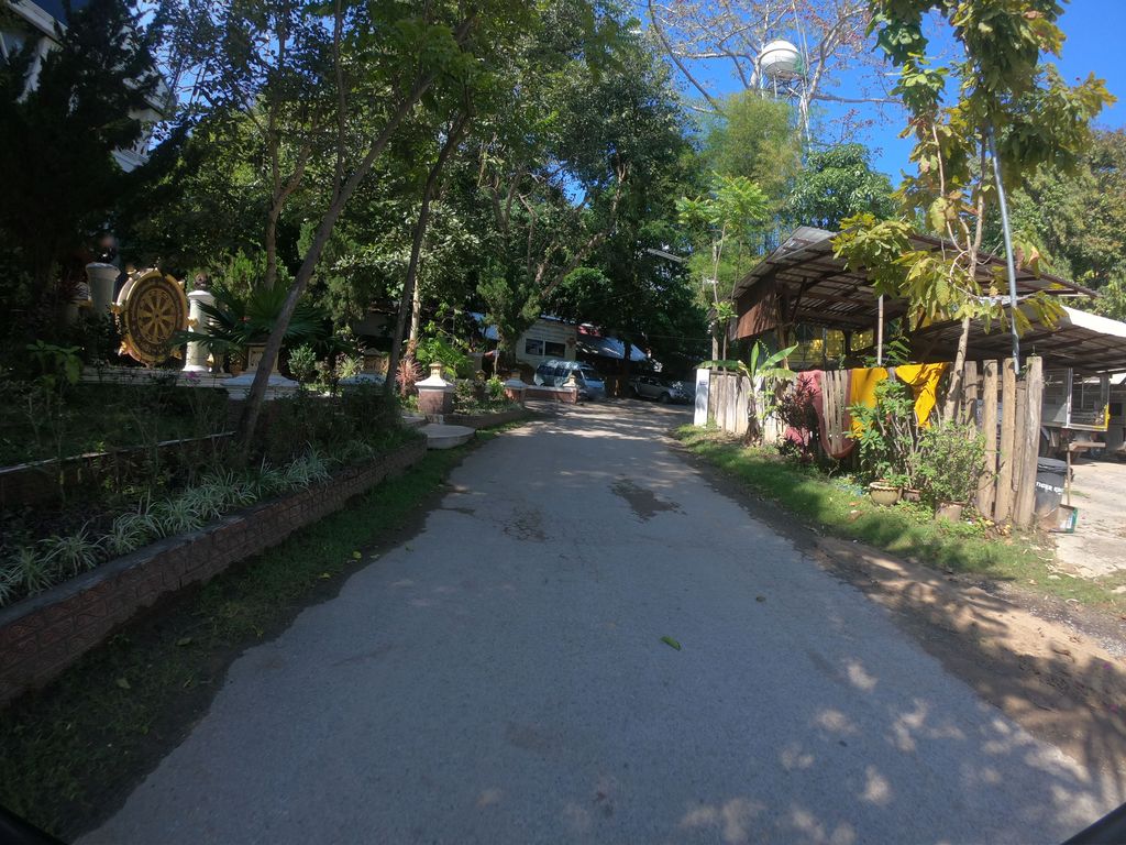 ภาพถนนตรงที่ ตำก็ลำ ยำก็แซ่บ ตั้งอยู่ ถ่ายโดย chanuwath_grab พ.ศ. 2562 (2019) · A street-level view of where ตำก็ลำ ยำก็แซ่บ · Tamkolam Yamkosaep stands, by chanuwath_grab in 2562 (2019)