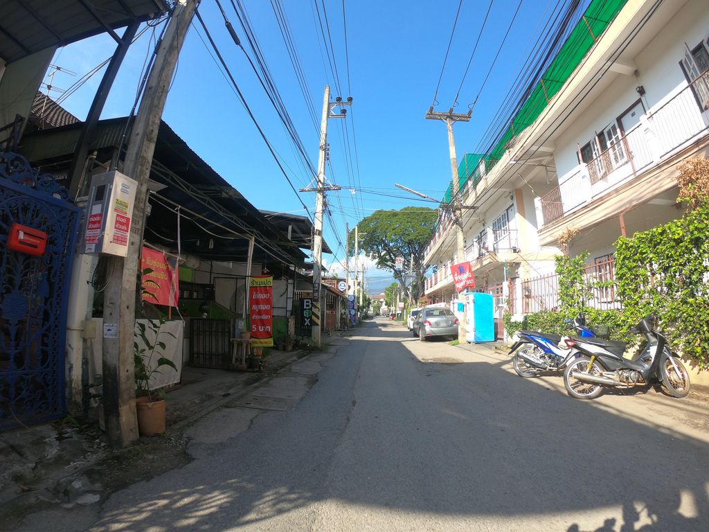 ภาพถนนตรงที่ Barsalonber - บาร์ซาลอนเบอร์ ตั้งอยู่ ถ่ายโดย chanuwath_grab พ.ศ. 2562 (2019) · A street-level view of where Barsalonber - บาร์ซาลอนเบอร์ stands, by chanuwath_grab in 2562 (2019)