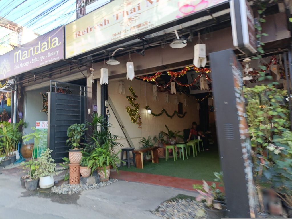ภาพถนนตรงที่ Refresh Thai Massage – Old City Chiang Mai ตั้งอยู่ ถ่ายโดย skillsy พ.ศ. 2568 (2025) · A street-level view of where Refresh Thai Massage – Old City Chiang Mai stands, by skillsy in 2568 (2025)