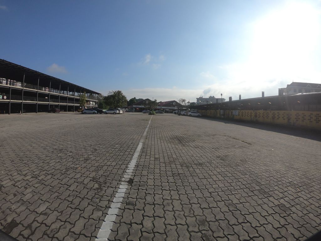 ภาพถนนตรงที่ Boongboong 붕붕 ตั้งอยู่ ถ่ายโดย chanuwath_grab พ.ศ. 2562 (2019) · A street-level view of where Boongboong 붕붕 stands, by chanuwath_grab in 2562 (2019)