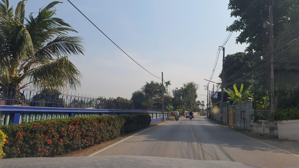 ภาพถนนตรงที่ Sueb Nathitham Church ตั้งอยู่ ถ่ายโดย jrcarlsen พ.ศ. 2566 (2023) · A street-level view of where Sueb Nathitham Church stands, by jrcarlsen in 2566 (2023)