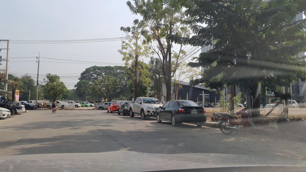 ภาพถนนตรงที่ Zak House ตั้งอยู่ ถ่ายโดย jrcarlsen พ.ศ. 2566 (2023) · A street-level view of where Zak House stands, by jrcarlsen in 2566 (2023)