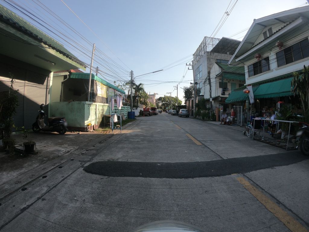 ภาพถนนตรงที่ VSI Group ตั้งอยู่ ถ่ายโดย chanuwath_grab พ.ศ. 2562 (2019) · A street-level view of where VSI Group stands, by chanuwath_grab in 2562 (2019)