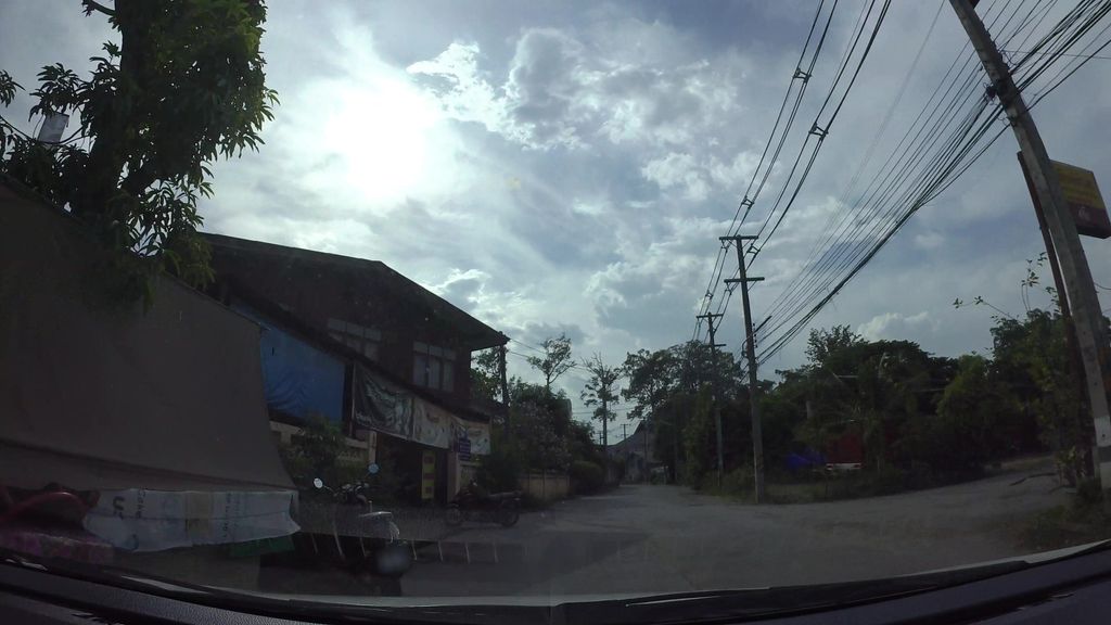 ภาพถนนตรงที่ ร้าน รุ่งโรจน์ ข้าวแกง อาหารตามสั่ง ตั้งอยู่ ถ่ายโดย kaart_3 พ.ศ. 2562 (2019) · A street-level view of where ร้าน รุ่งโรจน์ ข้าวแกง อาหารตามสั่ง · Ran Rungrot Khaokaeng Ahantamsang stands, by kaart_3 in 2562 (2019)