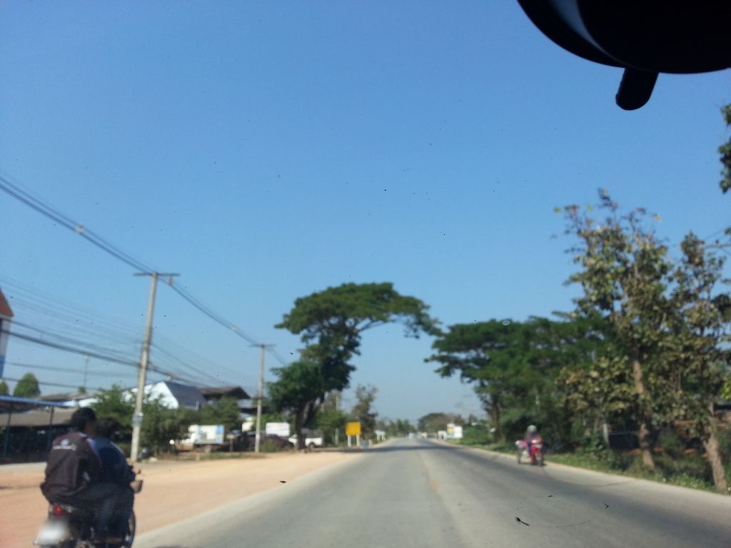 ภาพถนนตรงที่ วิวัฒน์การค้า ตั้งอยู่ ถ่ายโดย mishari พ.ศ. 2558 (2015) · A street-level view of where วิวัฒน์การค้า · Wiotha Kankha stands, by mishari in 2558 (2015)