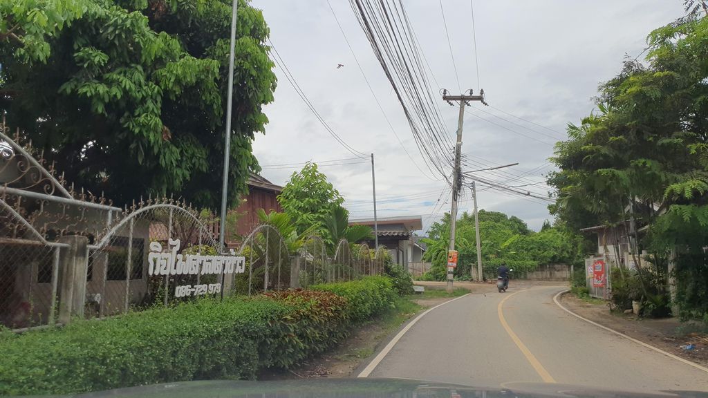 ภาพถนนตรงที่ หอเจ้ามิ่งเมือง ตั้งอยู่ ถ่ายโดย jrcarlsen พ.ศ. 2564 (2021) · A street-level view of where หอเจ้ามิ่งเมือง · Ho Chao Mingmueang stands, by jrcarlsen in 2564 (2021)