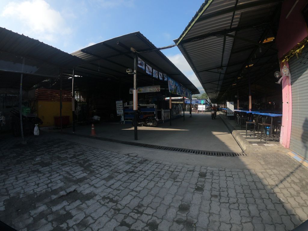 ภาพถนนตรงที่ จร - Jorn Temporary House ตั้งอยู่ ถ่ายโดย chanuwath_grab พ.ศ. 2562 (2019) · A street-level view of where จร - Jorn Temporary House stands, by chanuwath_grab in 2562 (2019)