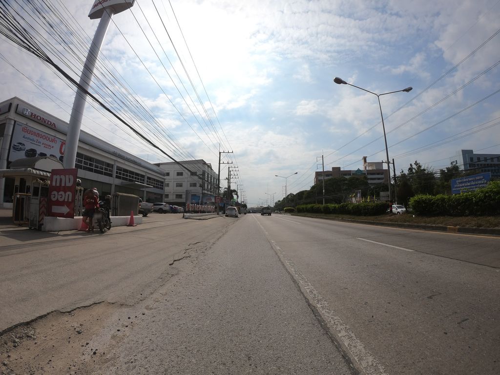 ภาพถนนตรงที่ Honda ตั้งอยู่ ถ่ายโดย chanuwath_grab พ.ศ. 2562 (2019) · A street-level view of where Honda stands, by chanuwath_grab in 2562 (2019)