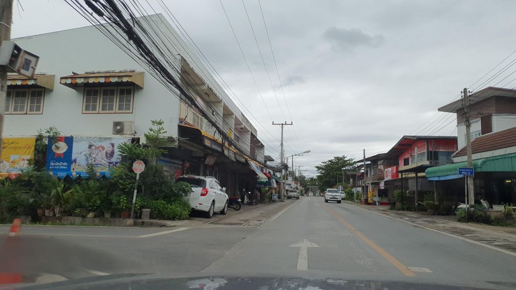 ภาพถนนตรงที่ อารามห้วยบง จ.เชียงใหม่ ตั้งอยู่ ถ่ายโดย jrcarlsen พ.ศ. 2564 (2021) · A street-level view of where อารามห้วยบง จ.เชียงใหม่ · Aramhuaibong Cha.Chiang Mai stands, by jrcarlsen in 2564 (2021)