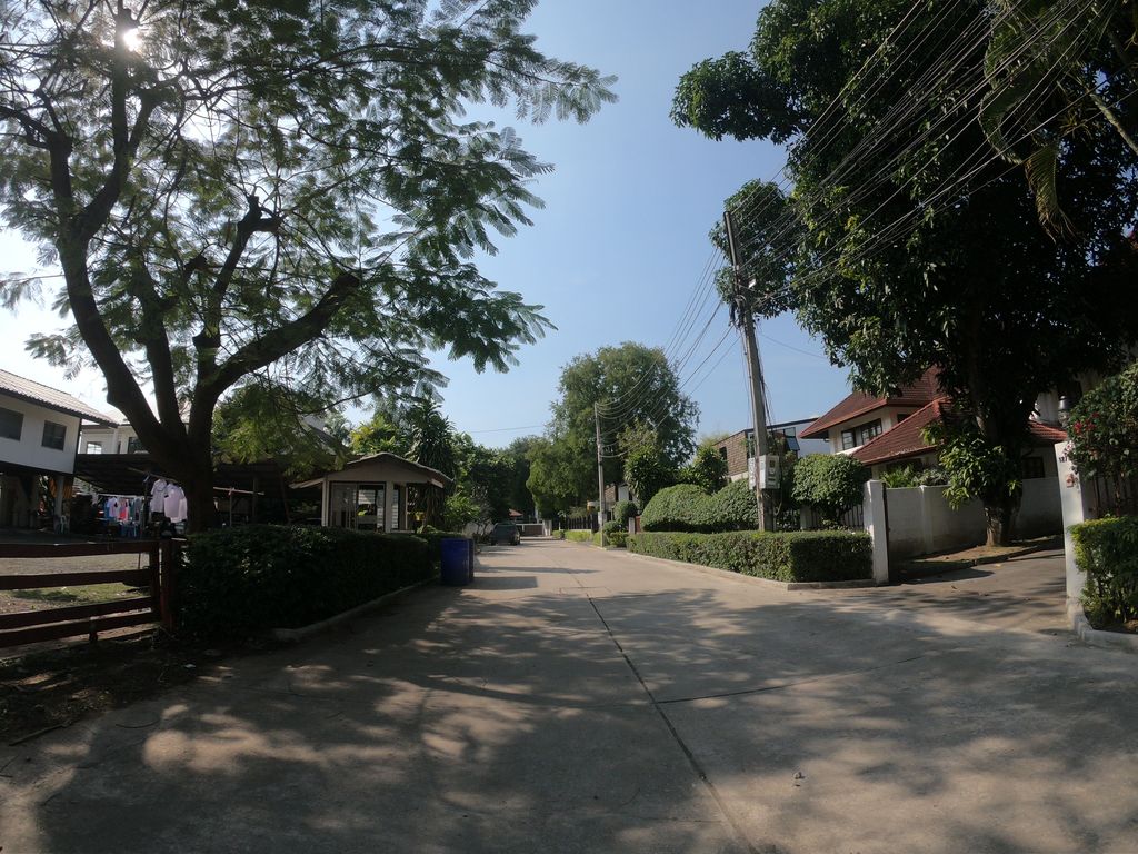 ภาพถนนตรงที่ Sanpatong Hospital ตั้งอยู่ ถ่ายโดย chanuwath_grab พ.ศ. 2562 (2019) · A street-level view of where Sanpatong Hospital stands, by chanuwath_grab in 2562 (2019)