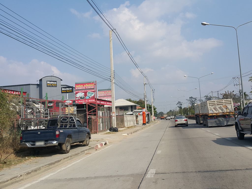 ภาพถนนตรงที่ J&N Auto Service ตั้งอยู่ ถ่ายโดย jrcarlsen พ.ศ. 2557 (2014) · A street-level view of where J&N Auto Service stands, by jrcarlsen in 2557 (2014)