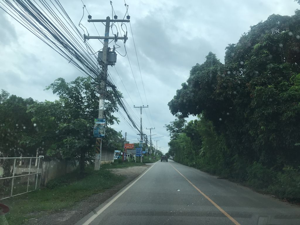 ภาพถนนตรงที่ ตรอ.ส.ทวีสินตรวจสภาพรถเอกชน ตั้งอยู่ ถ่ายโดย prasert พ.ศ. 2561 (2018) · A street-level view of where ตรอ.ส.ทวีสินตรวจสภาพรถเอกชน · Taro.sa.thawi Sin Truatsaphaphrot Ekchon stands, by prasert in 2561 (2018)
