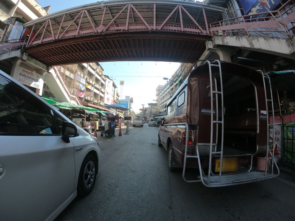 ภาพถนนตรงที่ ร้านดำรงค์ กาดหลวง เชียงใหม่ ตั้งอยู่ ถ่ายโดย chanuwath_grab พ.ศ. 2562 (2019) · A street-level view of where ร้านดำรงค์ กาดหลวง เชียงใหม่ · Ran Damrong Kat Luang Chiang Mai stands, by chanuwath_grab in 2562 (2019)